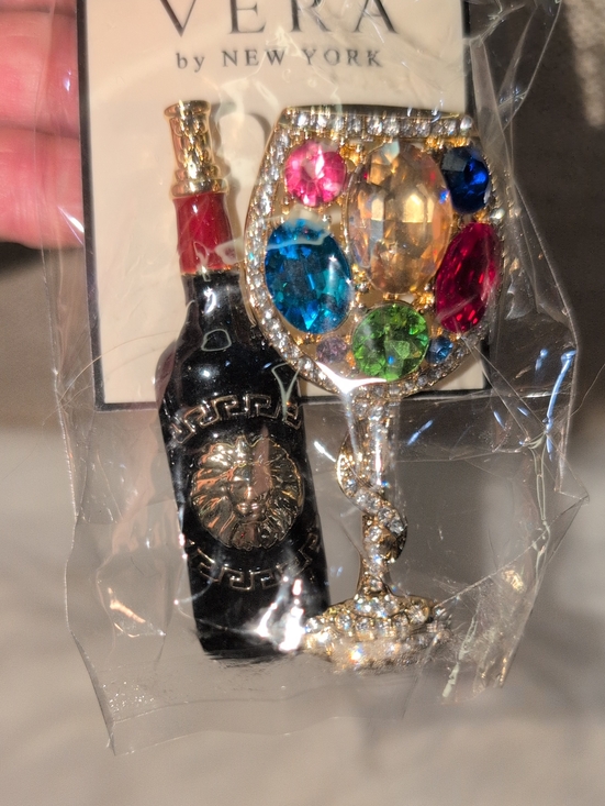 None Jewelry - Vera by New York Jeweled Wine Bottle & Glass Pin - Multicolor Brooch
